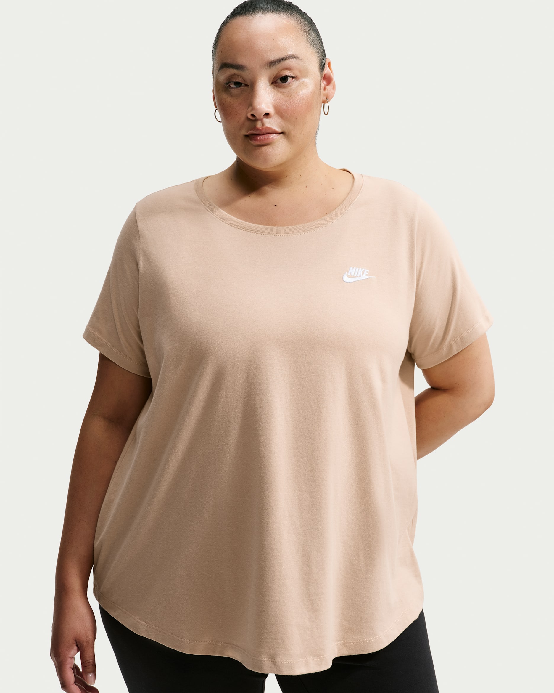 25_tan Nike Sportswear Club Essentials Women's T-Shirt (Plus Size). Nike.com